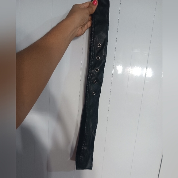 Women Black Faux Leather Adjustable Belt - Picture 3 of 7